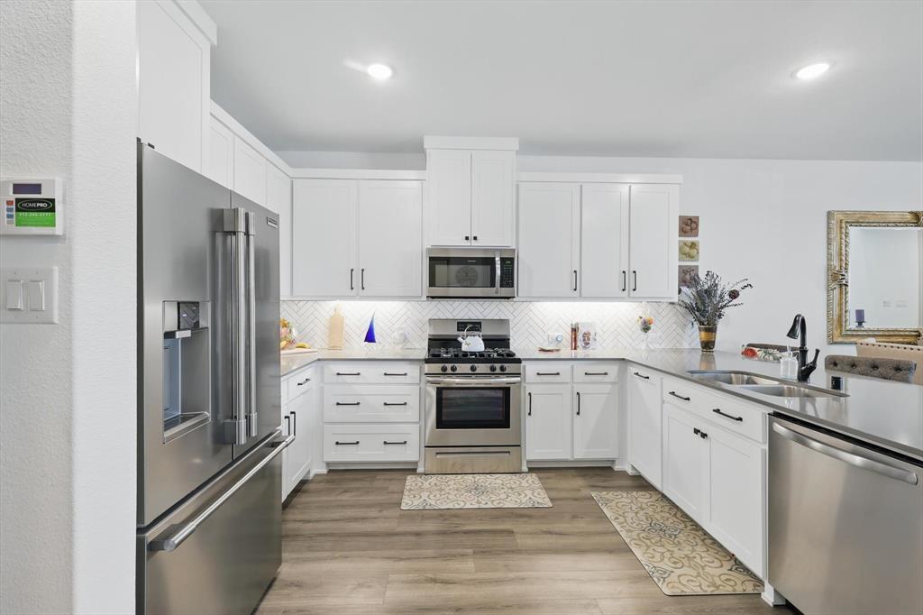 8925 Phoebe Road Frisco, TX 75035 - Photo 9 of 36 Upgraded hardware on all cabinetry