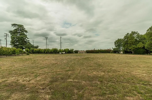 $499,000 | 3680 South Newmark Avenue, Sanger, CA 93657