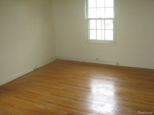 BEDROOM.JPG
