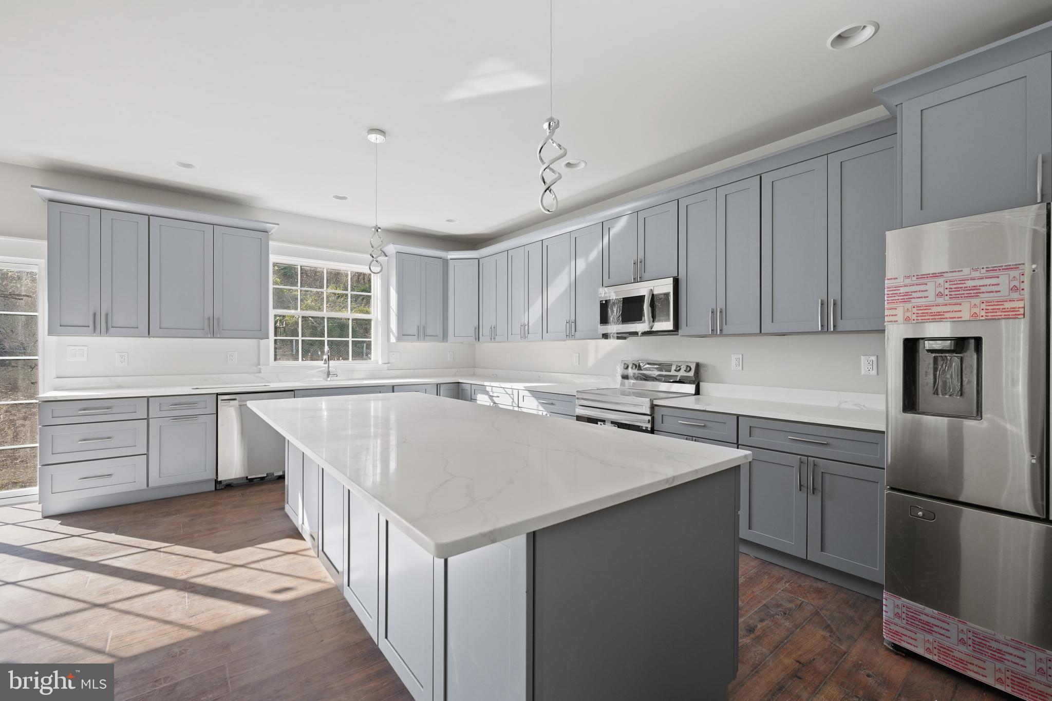 18520 Old Triangle Road Triangle, VA 22172 - Photo 15 of 50 Gourmet Kitchen