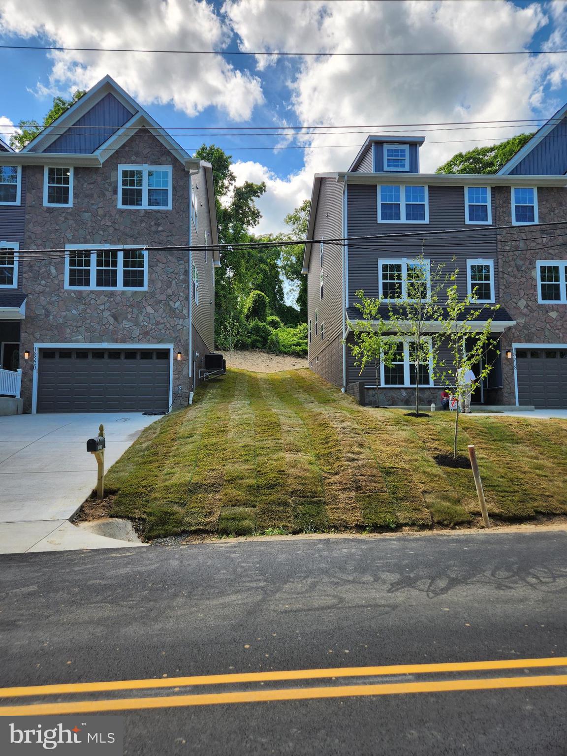 18520 Old Triangle Road Triangle, VA 22172 - Photo 4 of 50 View