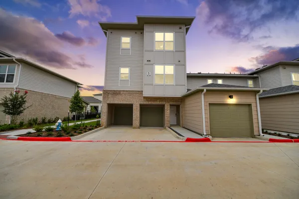 $2,575 | 2002 Spring Stuebner Road, Unit 201, Spring, TX 77389