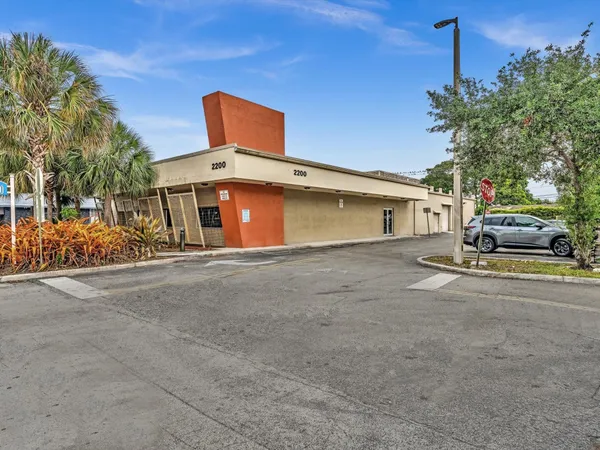 $18 | 2200 North University Drive, Sunrise, FL 33322