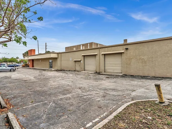 $18 | 2200 North University Drive, Sunrise, FL 33322