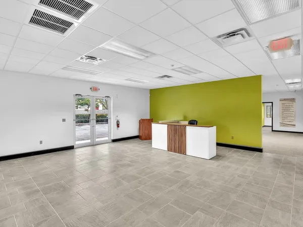$18 | 2200 North University Drive, Sunrise, FL 33322