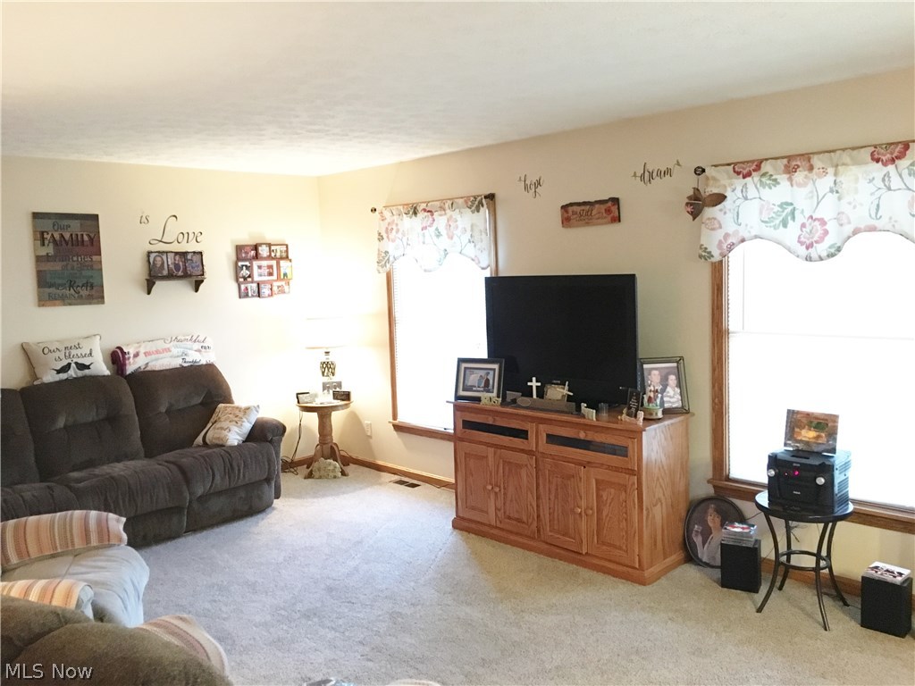 1088 Robinhood Road Southeast Dennison, OH 44621 - Photo 7 of 30