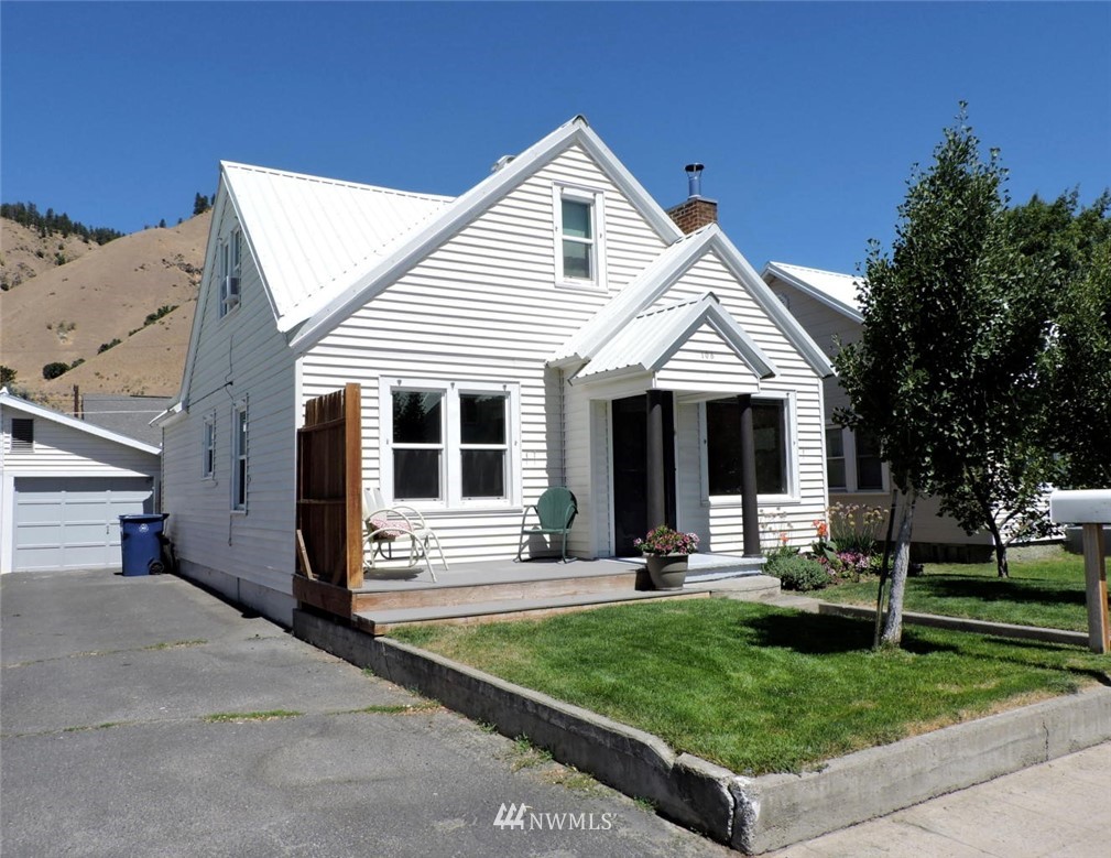 108 Perry Street Cashmere, WA 98815 - Photo 1 of 20 Gallery Image 1