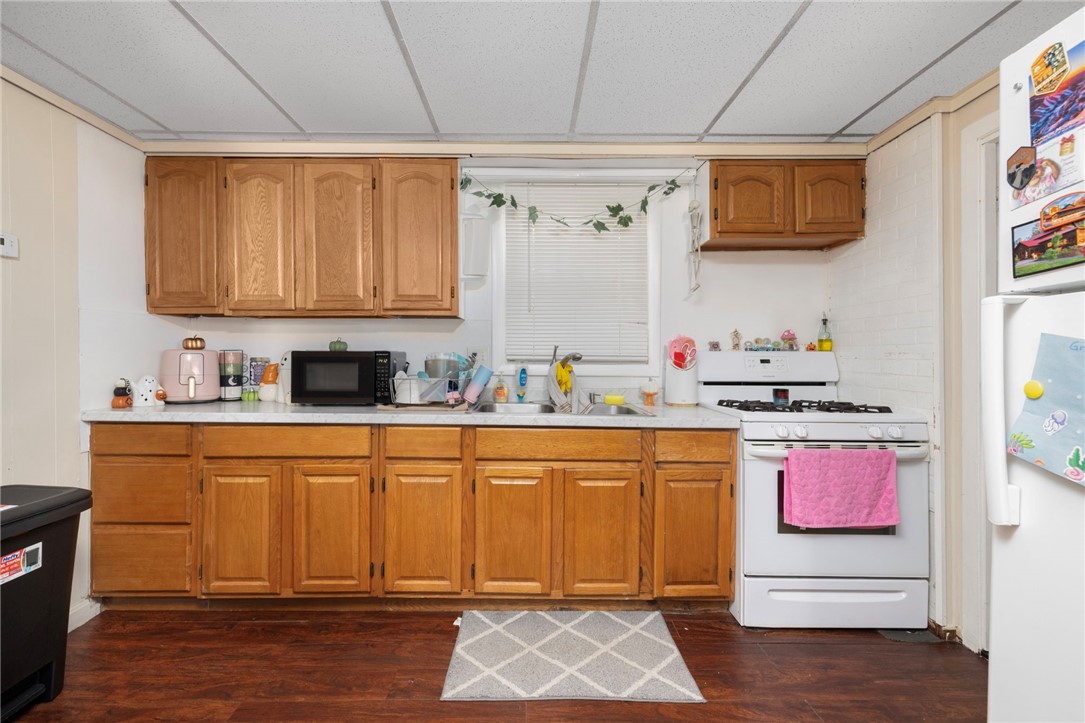 10 Grove Street West Warwick, RI 02893 - Photo 22 of 34