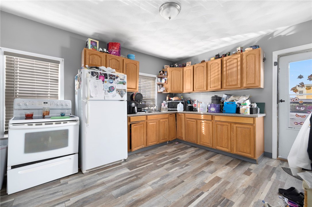 10 Grove Street West Warwick, RI 02893 - Photo 3 of 34