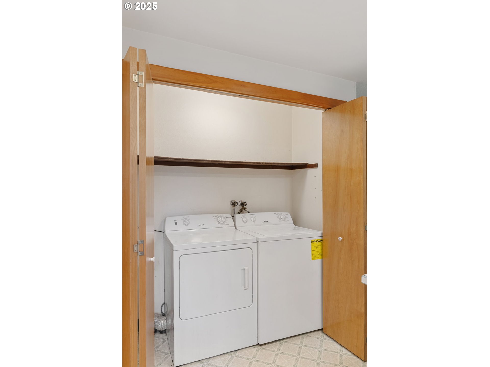2433 Southeast Barnes Road Gresham, OR 97080 - Photo 13 of 27 a utility room with dryer and washer