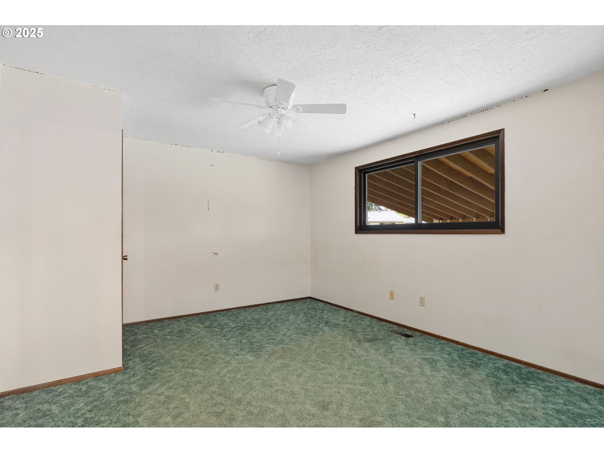 2433 Southeast Barnes Road Gresham, OR 97080 - Photo 19 of 27 a view of empty room with fan