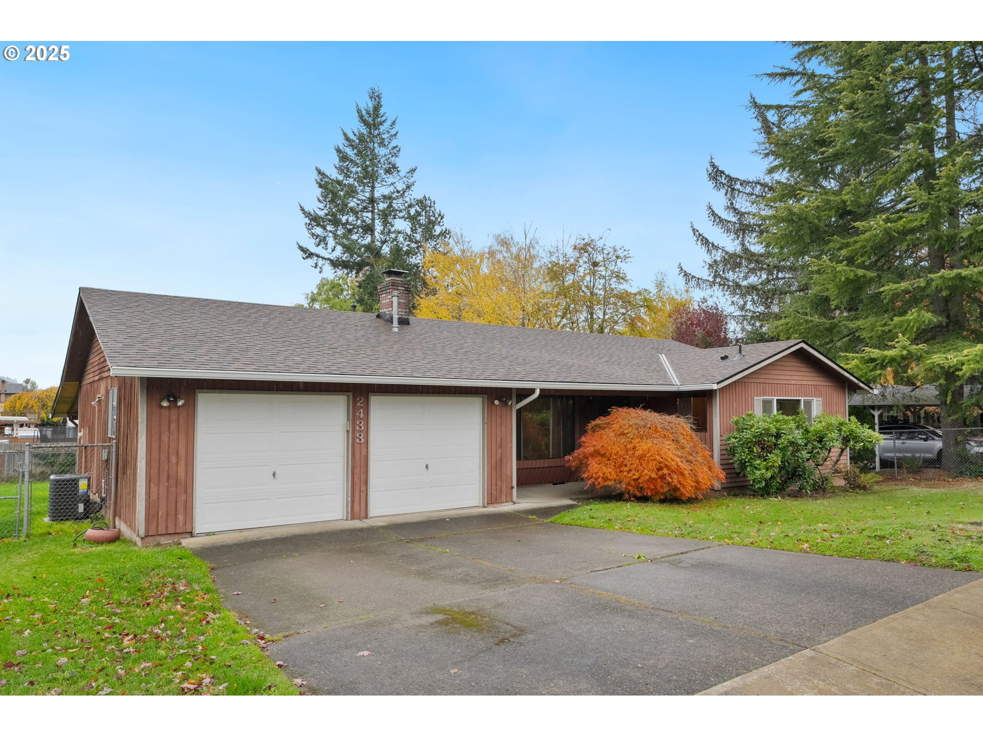 2433 Southeast Barnes Road Gresham, OR 97080 - Photo 4 of 27 a house with a outdoor space