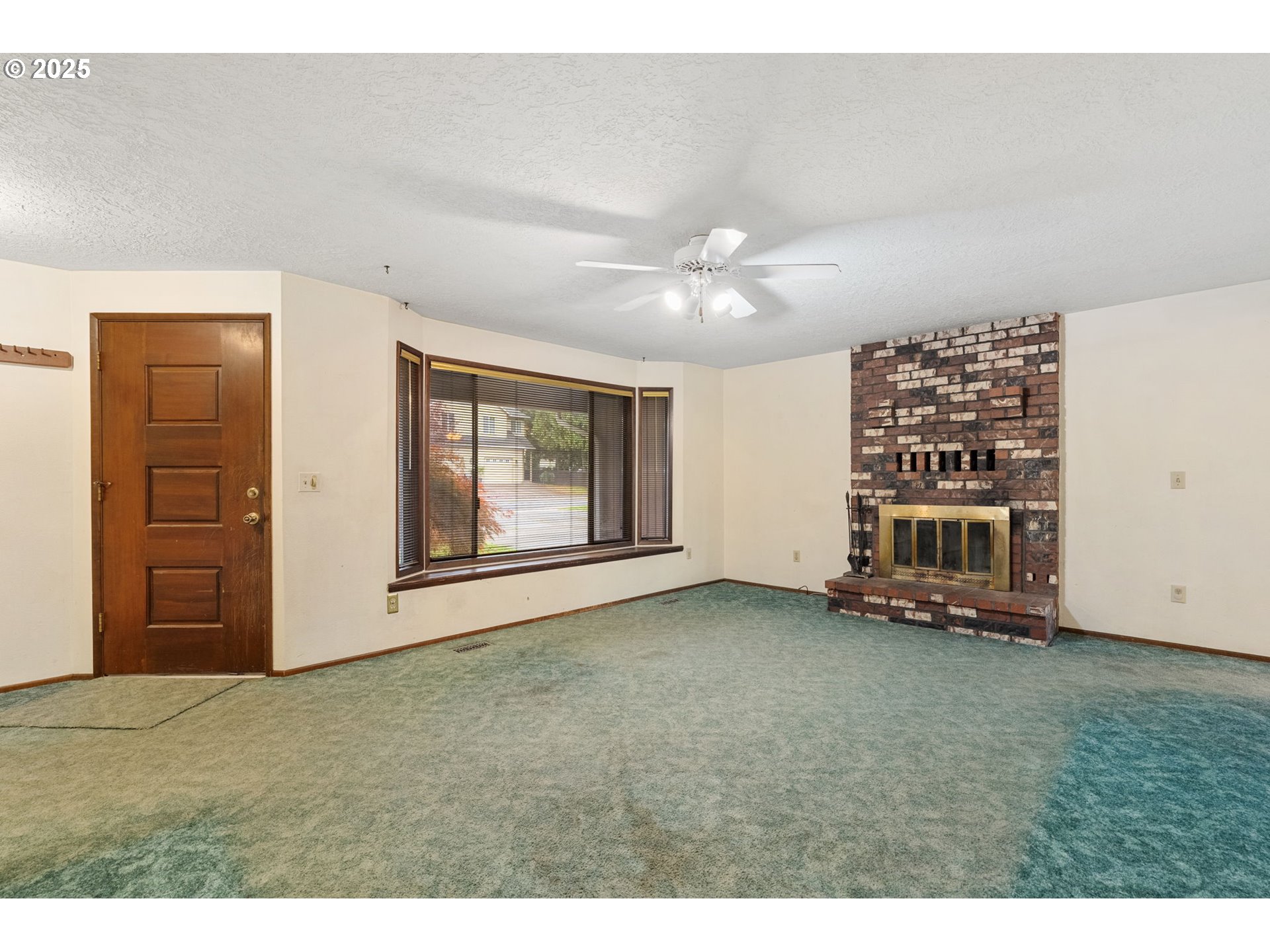 2433 Southeast Barnes Road Gresham, OR 97080 - Photo 5 of 27