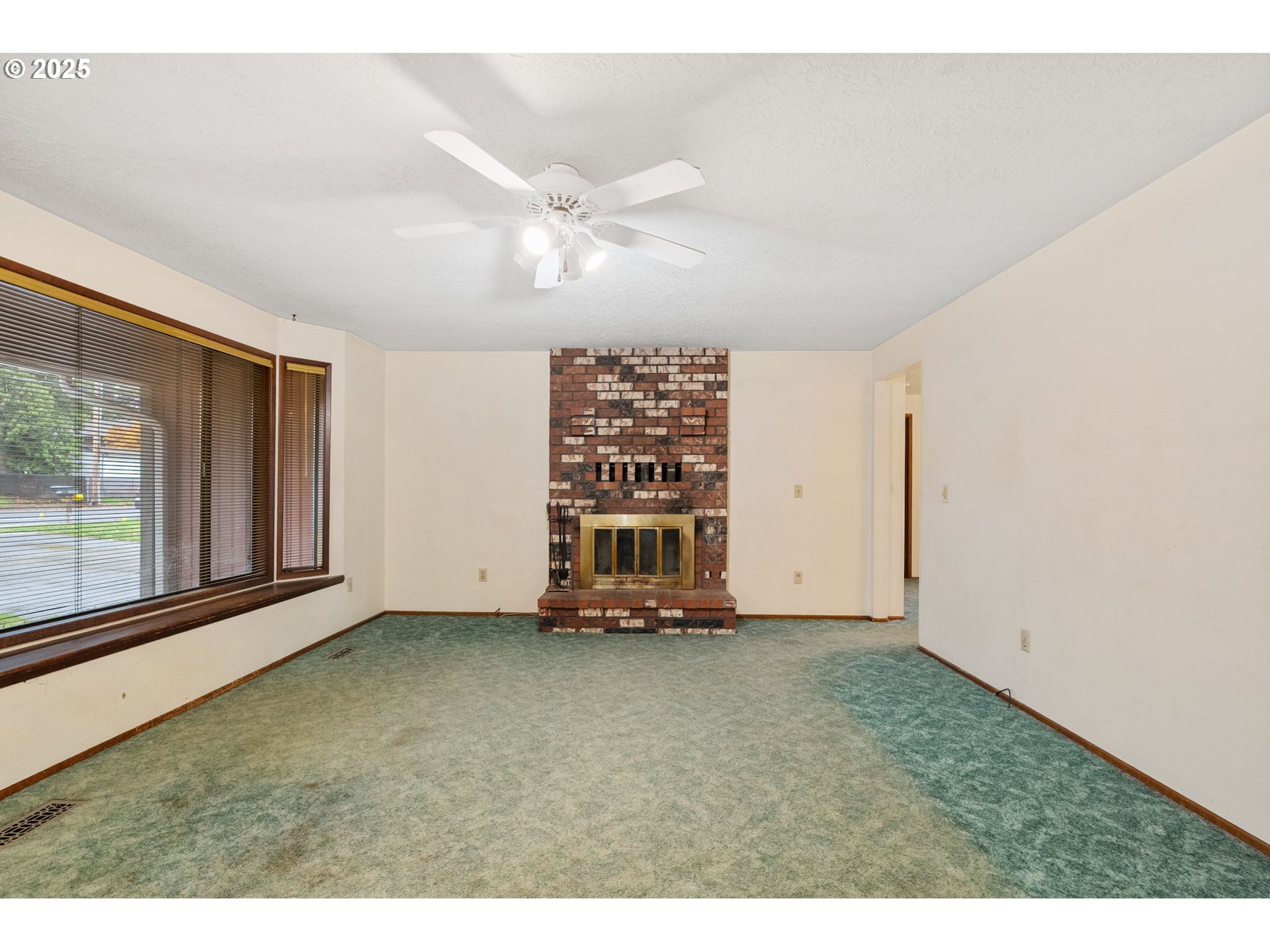 2433 Southeast Barnes Road Gresham, OR 97080 - Photo 7 of 27 a view of an empty room with a window