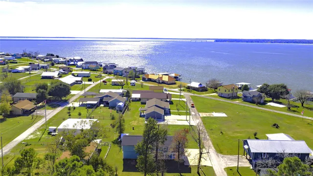 $319,000 | 129 2nd Avenue, Onalaska, TX 77360