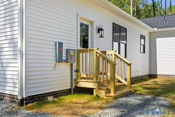a view of a house with backyard and swimming pool