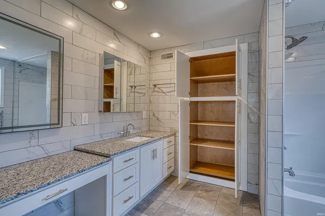 $449,900 | 4505 Broadway Avenue, Evansville, IN 47712