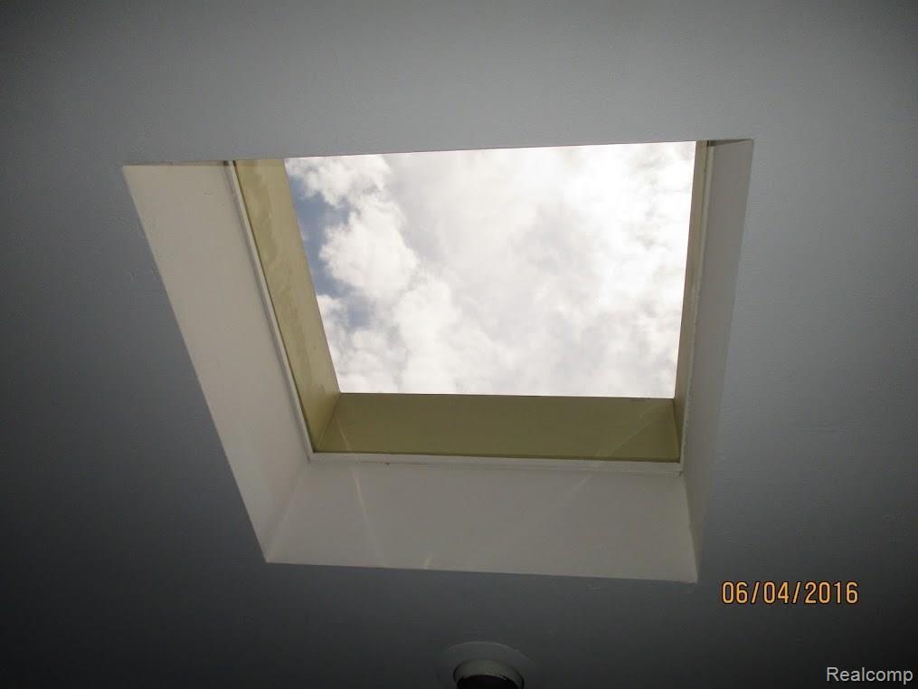 25809 Farmington Road Farmington, MI 48335 - Photo 24 of 32 6688e2be-1c87-425f-b36e-35aedf4db365.jpg
