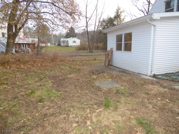 $2,400 | 8 North Glen Avenue, Mount Arlington, NJ 07856