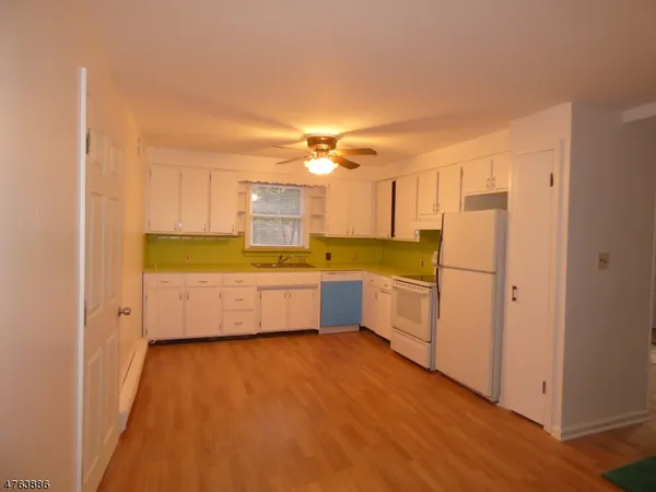 $2,400 | 8 North Glen Avenue, Mount Arlington, NJ 07856