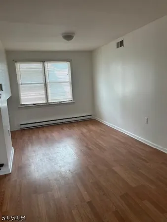 $2,400 | 8 North Glen Avenue, Mount Arlington, NJ 07856