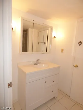$2,400 | 8 North Glen Avenue, Mount Arlington, NJ 07856