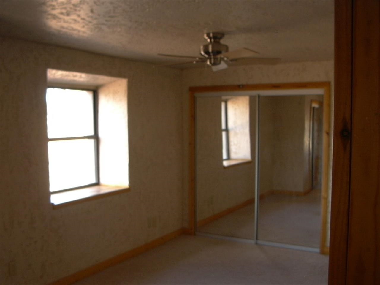 5366 Longhorn Road Snowflake, AZ 85937 - Photo 12 of 29 an empty room that has a window