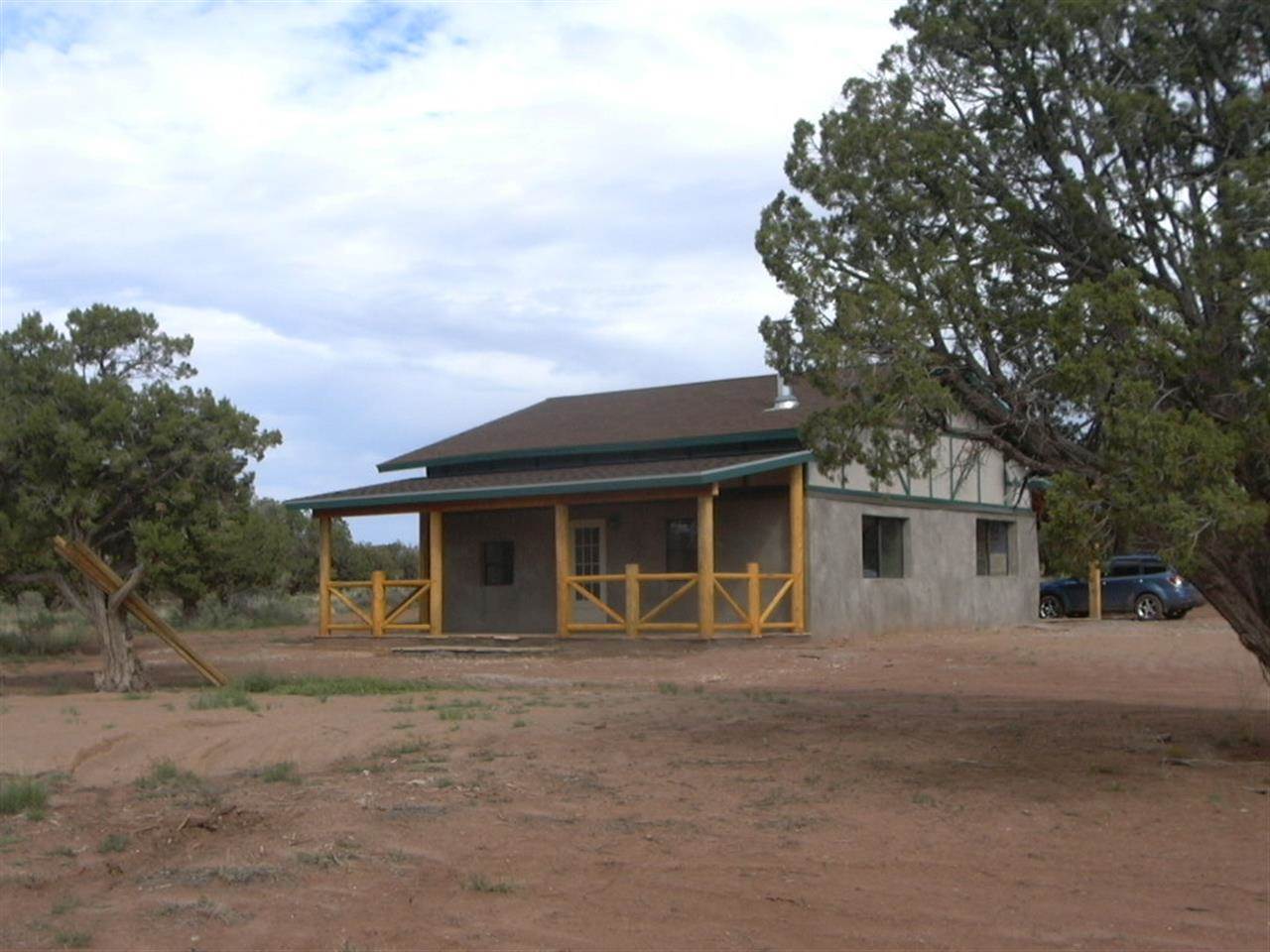 5366 Longhorn Road Snowflake, AZ 85937 - Photo 2 of 29 a front view of a house with a tree