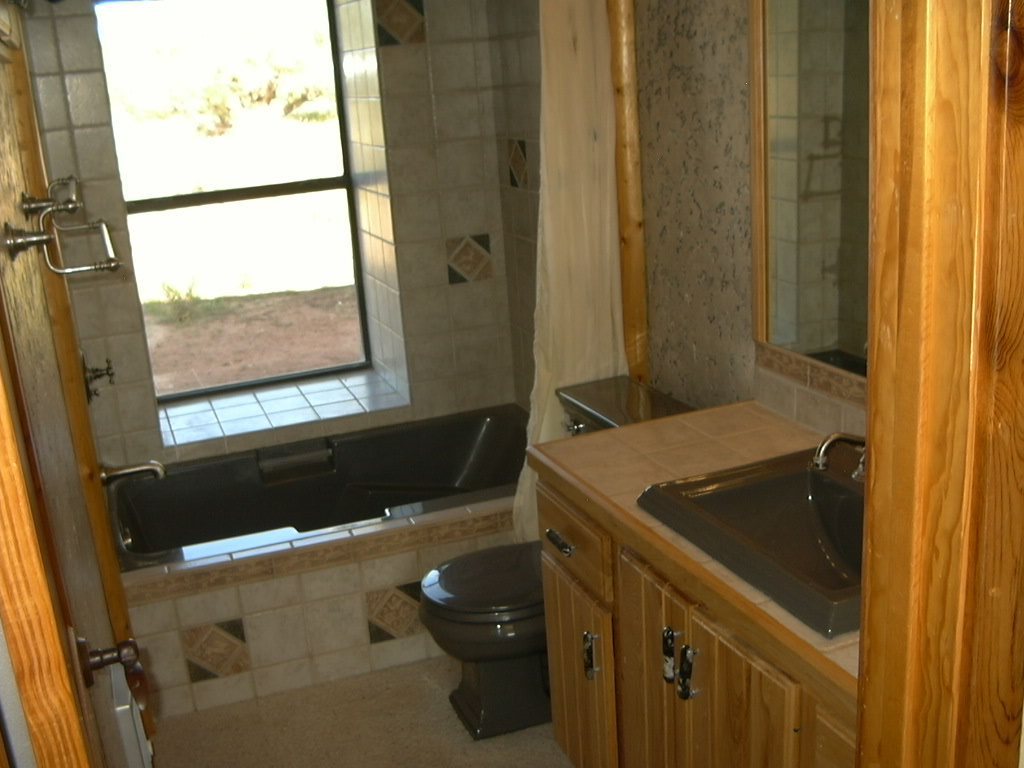 5366 Longhorn Road Snowflake, AZ 85937 - Photo 10 of 29 a bathroom with a sink and a vanity