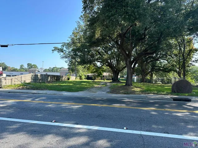 $385,000 | 7391 Highland Road, Baton Rouge, LA 70808