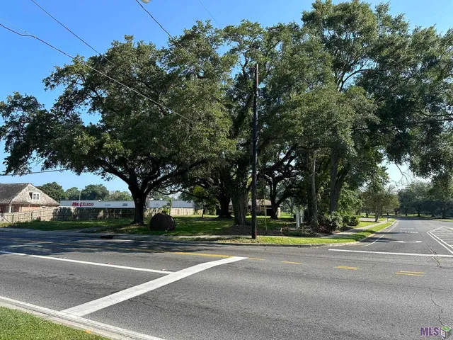 $385,000 | 7391 Highland Road, Baton Rouge, LA 70808