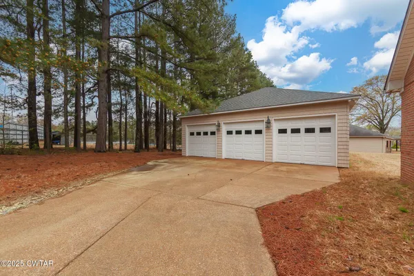 $585,000 | 54 Forest Downs Drive, Jackson, TN 38305