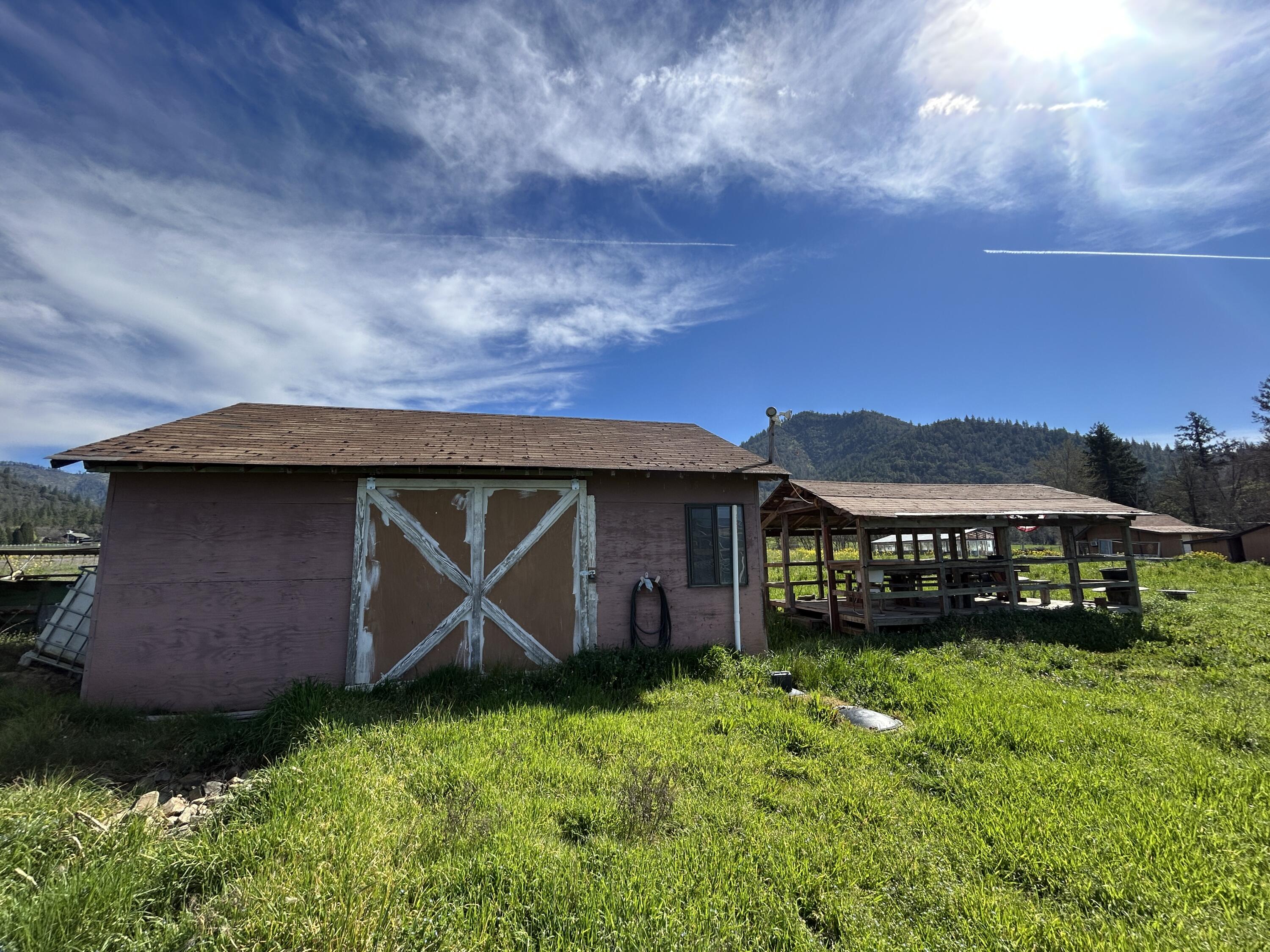 13990 North Applegate Road Grants Pass, OR 97527 - Photo 17 of 25