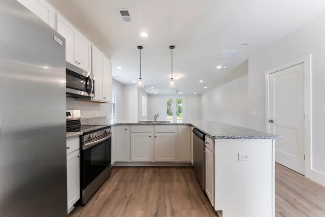 $2,150 | 501 North Walnut Street, Summerville, SC 29483