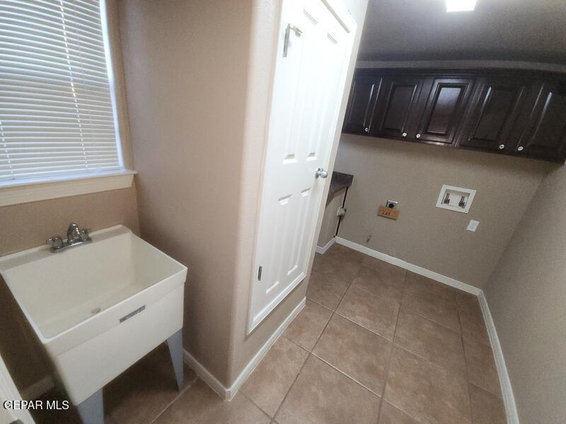 3225 Ivy Point Way El Paso, TX 79938 - Photo 11 of 35 a utility room with dryer and washer