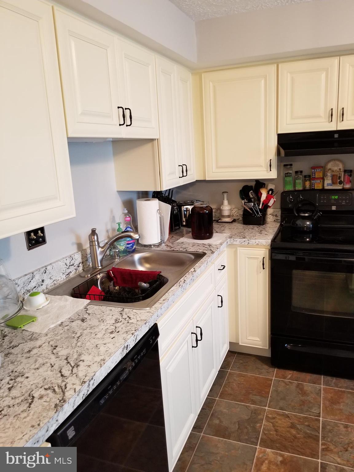 1774 Springfield Lane Frederick, MD 21702 - Photo 4 of 18 Eat in kitchen with small table near window.