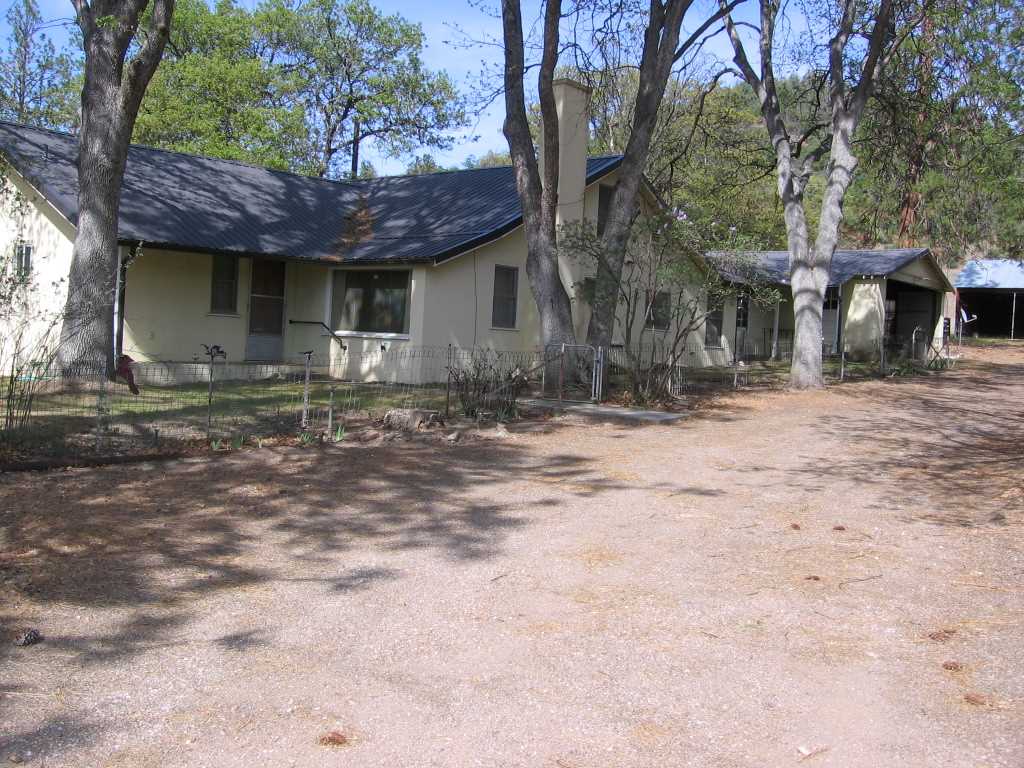135 Singleton Road Yreka, CA 96097 - Photo 3 of 14 Gallery Image 3