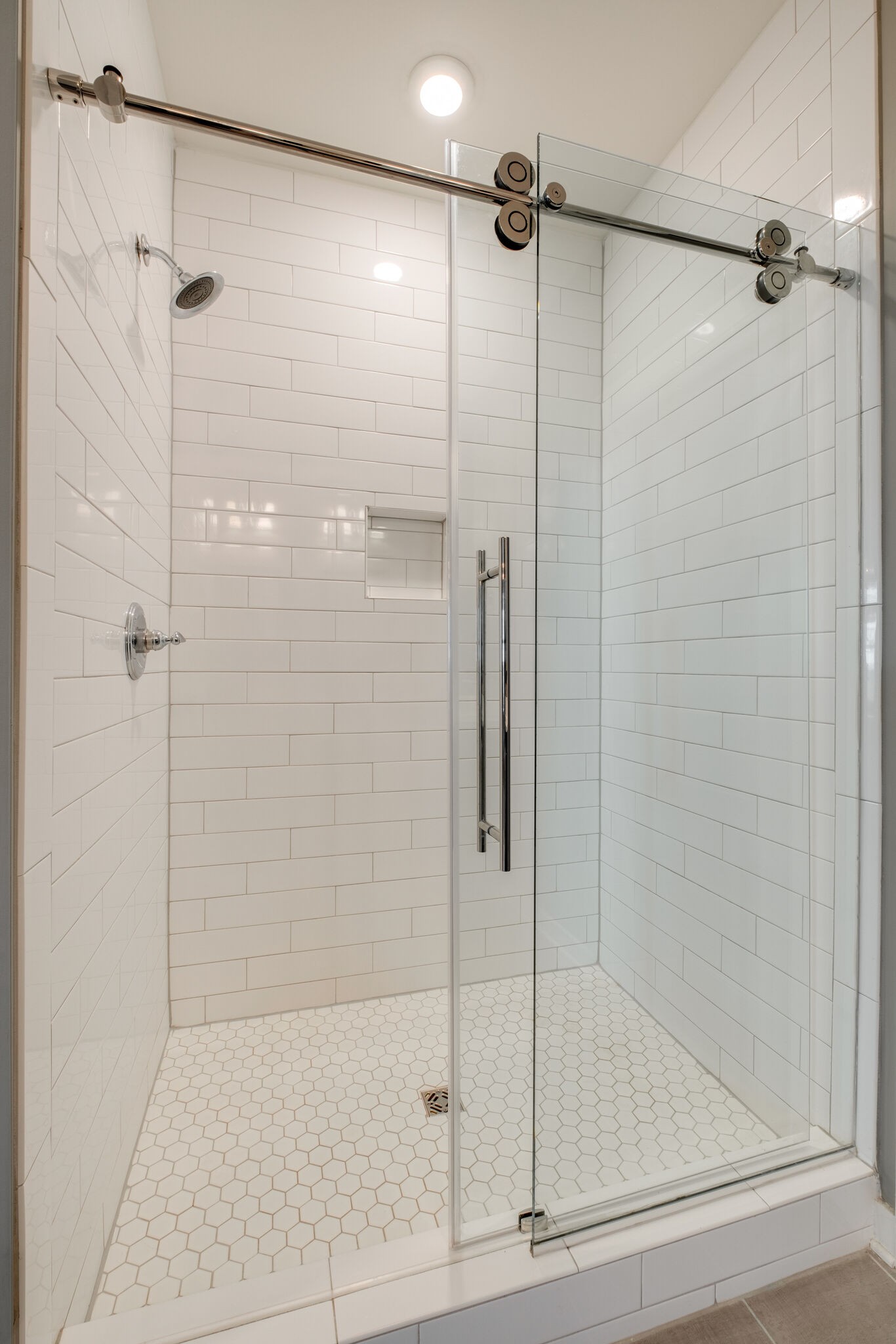 257 Croft Way Mount Juliet, TN 37122 - Photo 23 of 47 a bathroom with a shower and a bath tub