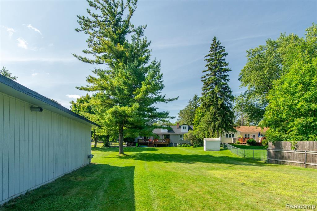 820 West Silver Lake Road Fenton, MI 48430 - Photo 36 of 38