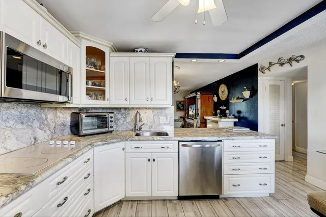 $149,900 | 2615 Northeast 1st Court, Unit 204, Boynton Beach, FL 33435