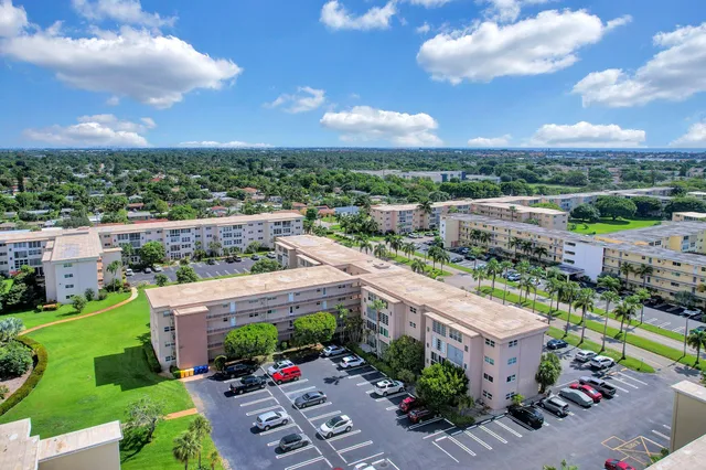 $149,900 | 2615 Northeast 1st Court, Unit 204, Boynton Beach, FL 33435