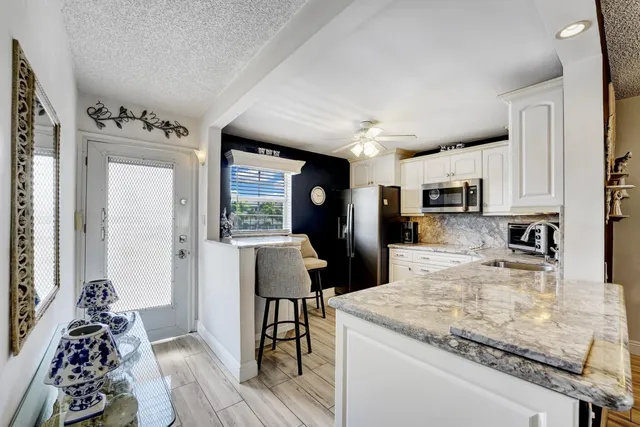 $149,900 | 2615 Northeast 1st Court, Unit 204, Boynton Beach, FL 33435