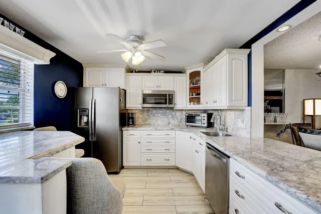 $149,900 | 2615 Northeast 1st Court, Unit 204, Boynton Beach, FL 33435