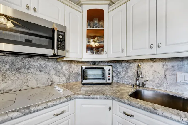 $149,900 | 2615 Northeast 1st Court, Unit 204, Boynton Beach, FL 33435