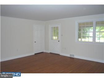 533 Vista Road Ambler, PA 19002 - Photo 4 of 12 Living Room