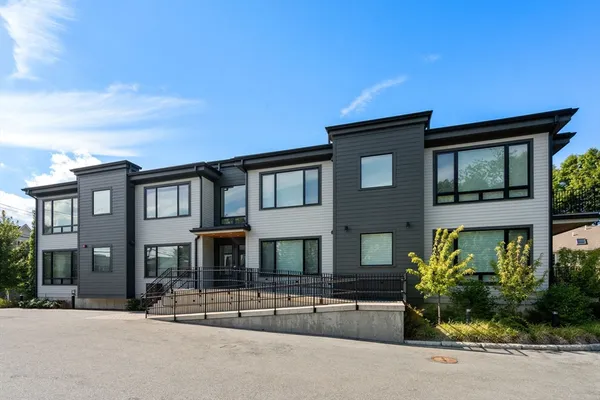 $1,225,000 | 400 Hunnewell Street, Unit 103, Needham, MA 02494