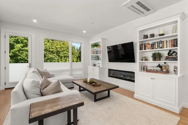 $1,299,000 | 400 Hunnewell Street, Unit 103, Needham, MA 02494