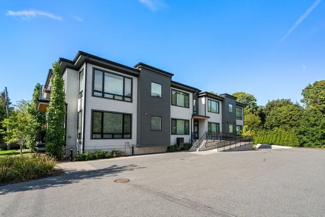 $1,299,000 | 400 Hunnewell Street, Unit 103, Needham, MA 02494