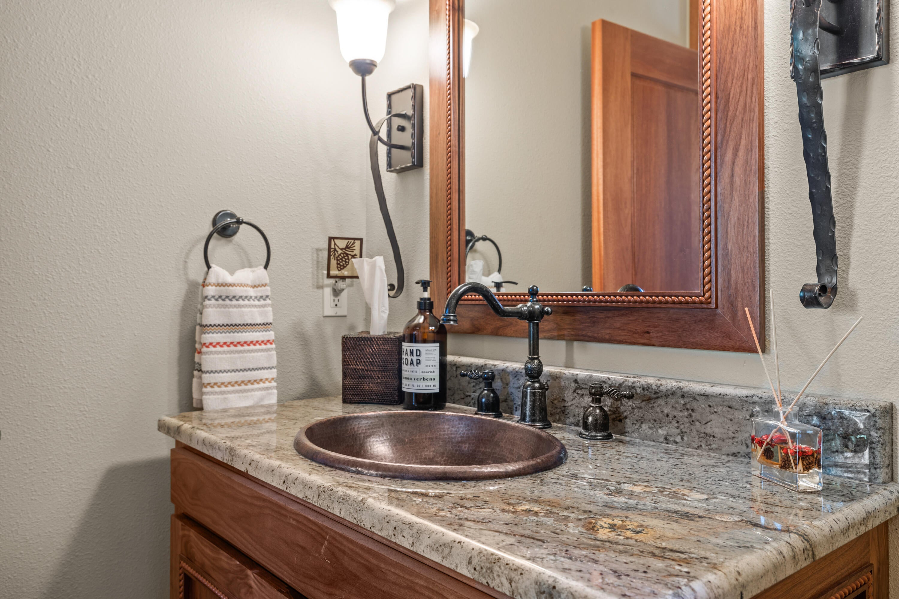19448 Green Lakes Loop Bend, OR 97702 - Photo 26 of 63 Powder Room
