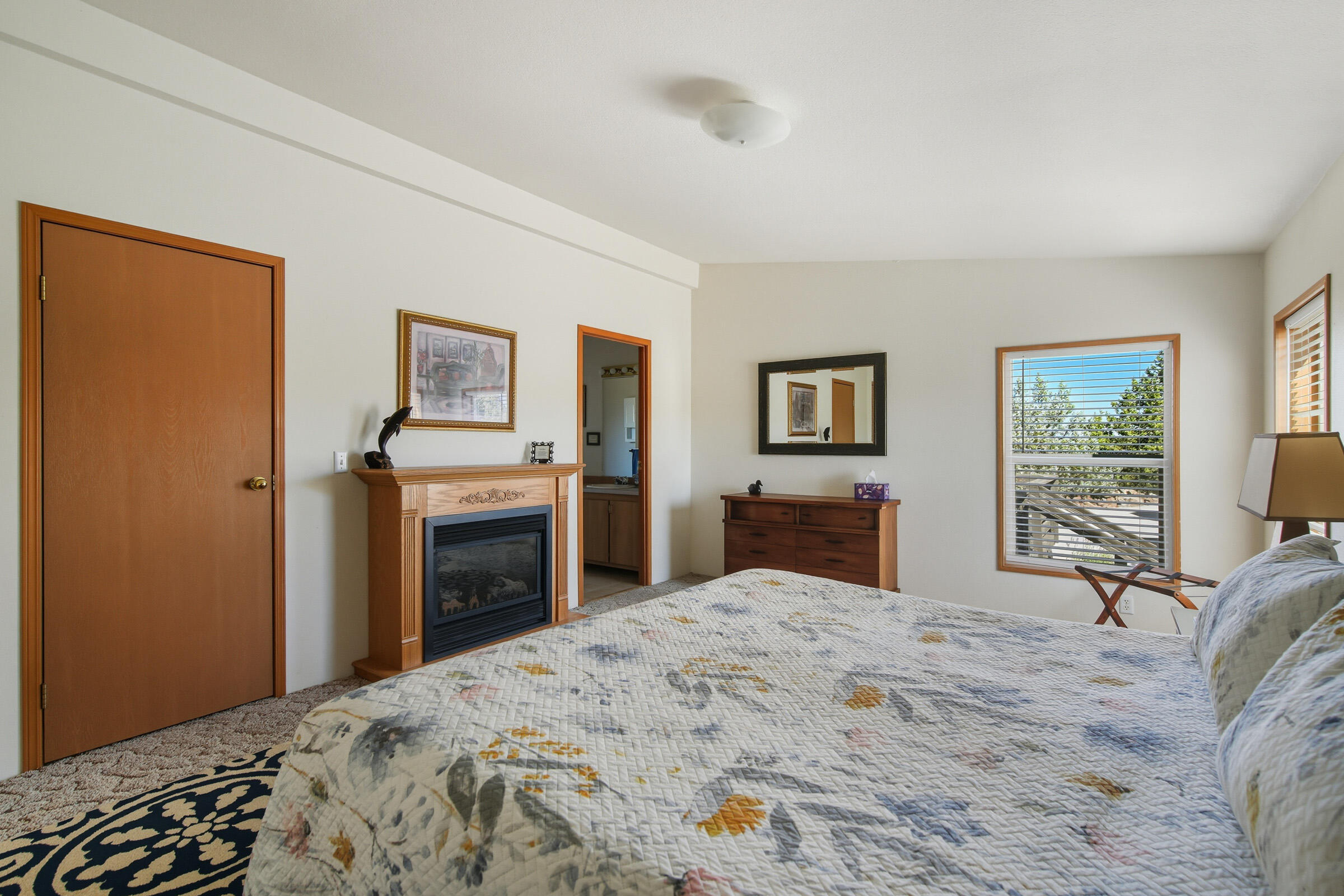 9813 Geneva View Road Terrebonne, OR 97760 - Photo 27 of 43 electric fireplace offers warmth and ambiance